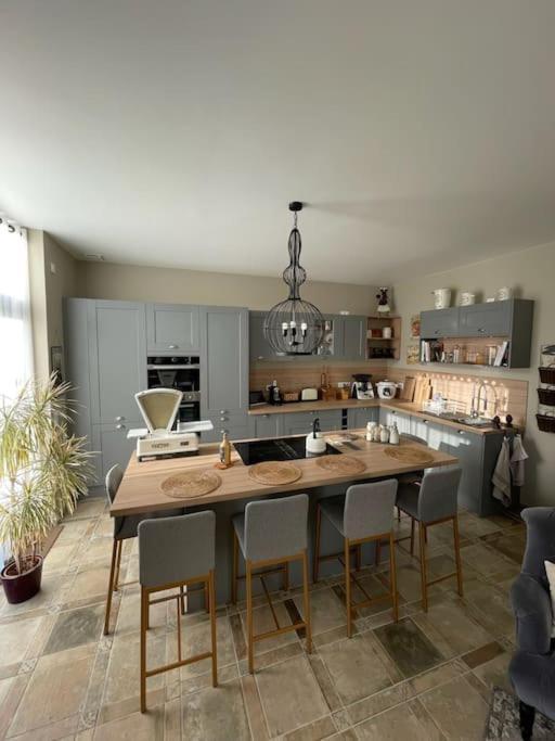 Le Pigeonnier / Gite De Charme 1 A 4 Pers 80 M² Cambrai Bagian luar foto